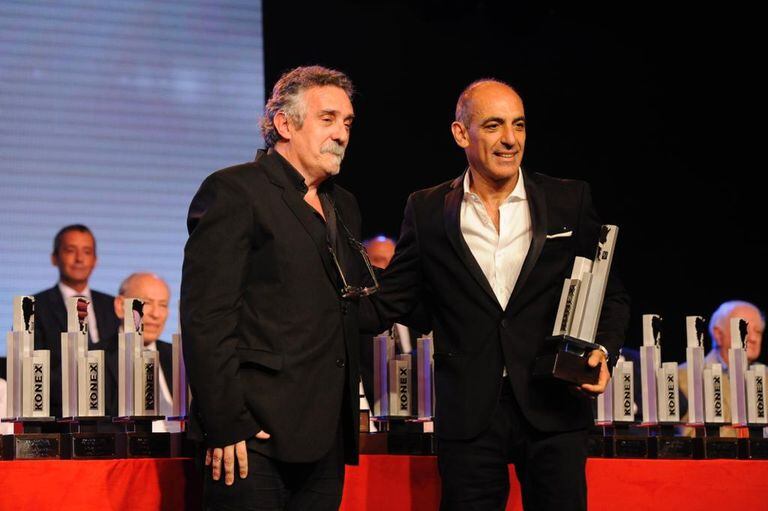 Jorge Dubatti entregó el premio a Mauricio Dayub