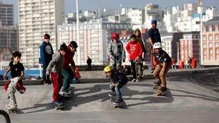 Mar del Plata: aprender a andar en skate es una de las propuestas que muchos chicos no quieren perderse