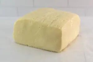 La Anmat prohibió la venta de una marca de queso cremoso