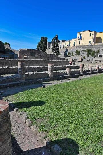 El sitio es más pequeño que su vecina Pompeya pero se dice que sus habitantes eran personas más adineradas