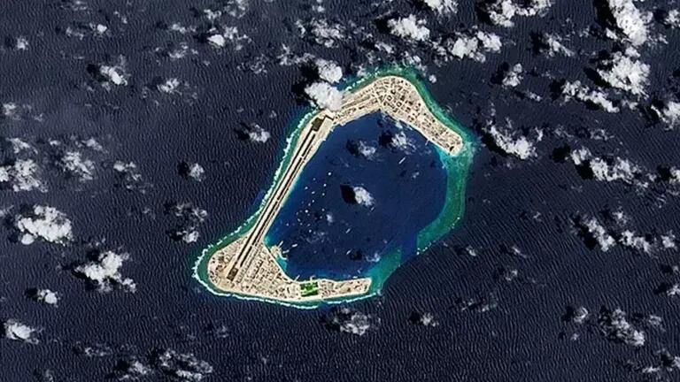 ¿El futuro de las islas? Una pista la da el arrecife Subi, parte de un enorme proyecto de Pekín para crear islas en el mar de China Meridional