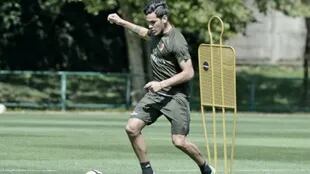 Gustavo Gómez en su primer entrenamiento en Milan