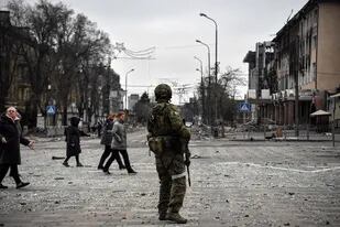 Rodeada por las fuerzas rusas, Mariupol rechazó el ultimátum y mantenía la lucha