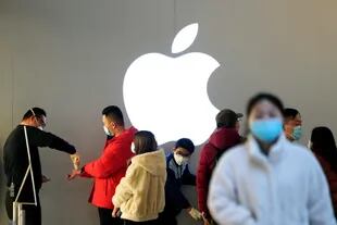 La epidemia de coronavirus paraliza la producción de tecnología, muy dependiente de China, y Apple es de una de las compañías afectadas