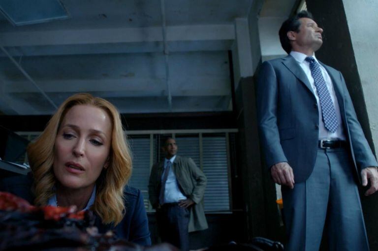 Gillian Anderson y David Duchovny como los agentes Scully y Mulder en Los expedientes X La serie completa está disponible en Amazon Prime Video