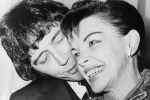 Garland junto a uno de sus amores, Mickey Deans, en 1968