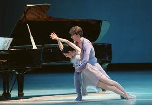 En el umbral del siglo XXI, Bocca y Ferri hicieron "Other dances", de Jerome Robbins, en un programa para Nuova Harmonia en el Teatro Colón