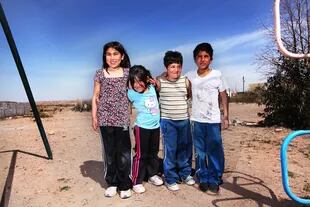 (De izquierda a derecha) Sofía, Yamila, Lucas y Walter son todos los alumnos de la escuela rural de El Mirasol