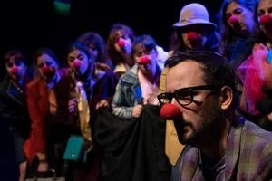 Los Pompapetriyasos: Veinte años de teatro comunitario en Parque Patricios
