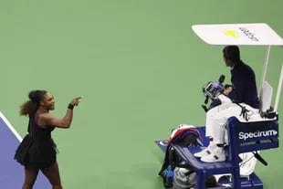 El costado más irascible de Serena Williams: aquí, en la final del US Open 2018, discutiendo con el umpire Carlos Ramos 