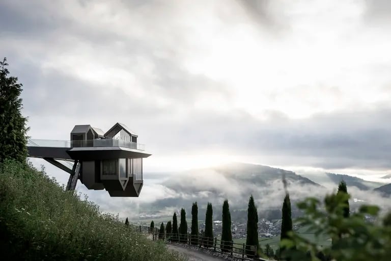 Defying gravity: An “upside down” spa floats in the air at a hotel in Italy and transmits feelings of vertigo and emptiness