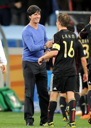 Después de la Euro que se jugará a partir del mes próximo, Joachim Löw dejará la conducción de Alemania después de 15 años;  entre 2010 y 2014, Lahm fue su capitán 