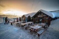 Bajadas al amanecer y afterski en el corazón de la montaña: así se vive una de las mejores temporadas en Bariloche