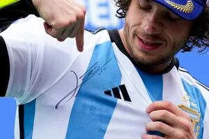 MotoGP: Marco Bezzecchi, el premio de Messi y una victoria con el espíritu de Valentino Rossi en la Argentina