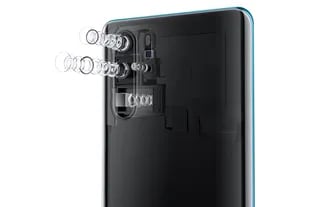 El sistema de Huawei para el P30 Pro ubica el zoom de cinco aumentos en forma perpendicular al resto
