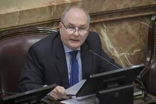 El senador Ernesto Martínez
