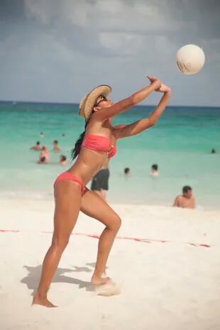 Voley playero en Playa del Carmen, uno de los hitos de este litoral mexicano.