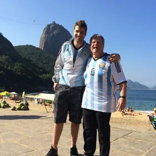 Juan y Jorge Cyterszpiler, en Brasil: la camiseta de la Selección, siempre presente