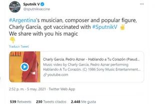La noticia de la vacunación de Charly García fue dada por la cuenta oficial de la vacuna Sputnik esta tarde, junto a un video del músico