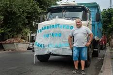 Quién es el camionero solidario que muda gratis a los chicos que van a estudiar a La Plata y a Buenos Aires