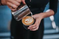 Por el boom de las cafeterías, es el oficio gastronómico más demandado y mejor remunerado: cuánto ganan