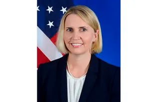 Bridget Brink, diplomática estadounidense designada como embajadora de EEUU en Ucrania. Foto oficial facilitada por el Departamento de Estado. (Departamento de Estado de EEUU vía AP)