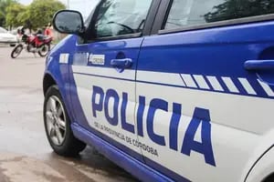 Asesinaron de un tiro en la cabeza a un hombre que conducía un Mercedes Benz por un barrio de Córdoba