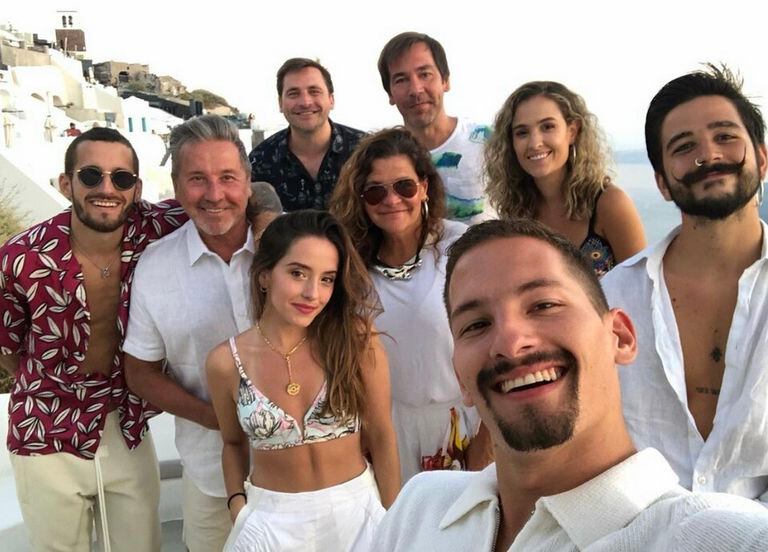 Ricardo Montaner in the company of his wife, children and sons-in-law