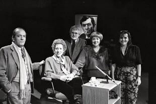 Retratados por Sara Facio en ATC (1988), Juan José Hernández, Griselda Gambaro, Carlos Ulanovsky, María Elena Walsh y Mucci