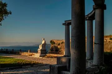 Grecia reabrió vuelos a sus destinos insulares emblemáticos mientras trata de salvar una parte de la temporada turística
