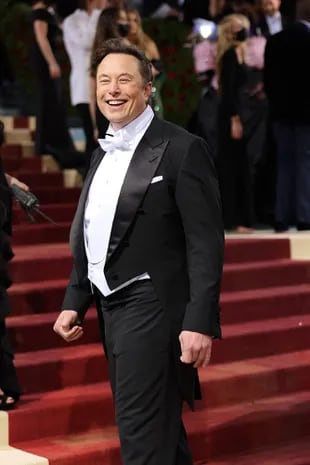 Elon Musk opted for a sober and elegant tuxedo for the MET Gala 