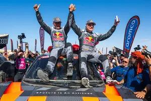 A los 61 años, Carlos Sainz gritó campeón en el Dakar por cuarta vez