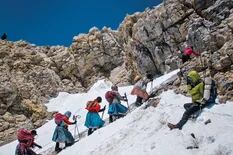 Las cholitas van por el Everest