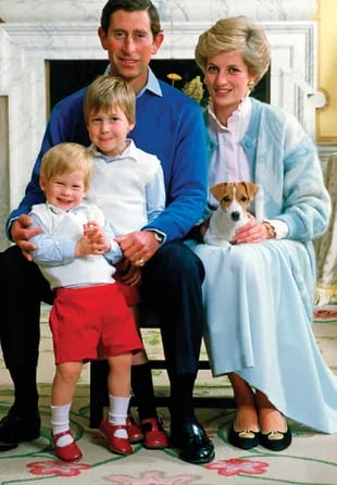El príncipe Carlos, la princesa Diana y sus hijos William y Harry  (Photo by Tim Graham Photo Library via Getty Images)