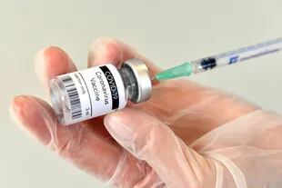 Aunque el Reino Unido encargó a Pfizer vacunas suficientes para inmunizar a 20 millones de personas, no está claro cuántas llegarán antes de final de año
