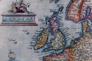 La pequeña porción de tierra aparecía en los mapas, sobre el Atlántico Norte
