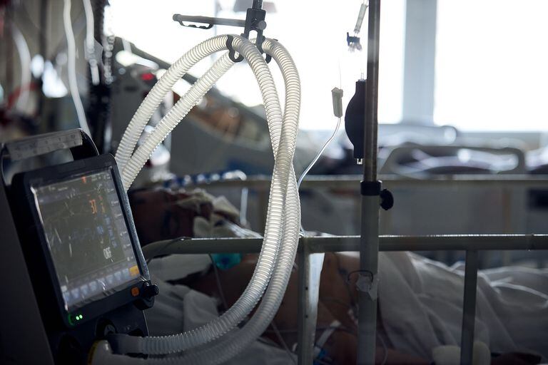 Covid: Qué criterios se usan para asignar respiradores en una crisis sanitaria