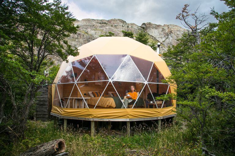 4 propuestas para alojarse en la naturaleza como si fuera camping, pero con los servicios de un hotel