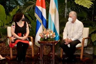 Carla Vizzotti junto al presidente de Cuba, Miguel Díaz-Canel