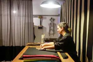 El proceso de creación al descubierto: el auge de las tiendas-taller de ropa