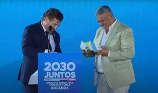 Alejandro Domínguez y Chiqui Tapia, durante la presentación del Mundial 2030