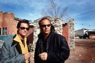 Kurt Russell y Kevin Costner, protagonistas de 3000 millas al infierno