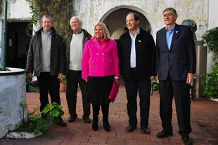 Cobos, Solanas, Carrió, Sanz y Binner, los cinco presidenciables del FAU, se reunieron hoy en San Nicolás