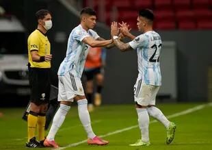 Correa y Lautaro, compañeros en la selección; una pareja ofensiva que podría darse en Inter