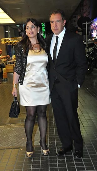 El empresario Daniel Hadad, acompañado por su esposa, Viviana