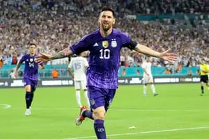 Messi dirige, la selección juega y Scaloni sigue sumando apellidos que se acercan a Qatar