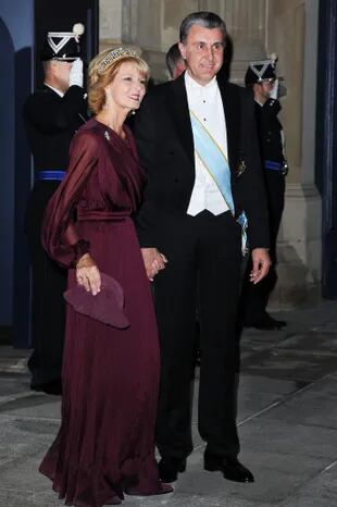 Margarita de Rumania y su marido, el príncipe Radu, durante una gala con motivo del casamiento del príncipe Guillermo de Luxemburgo, em 2012.  (Photo by Pascal Le Segretain/Getty Images)