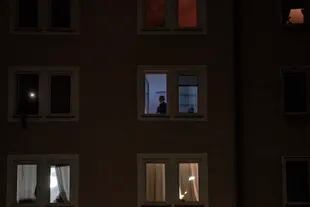 Vecinos de Nurember, desde sus casas, siguen las protestas de los activistas antivacunas