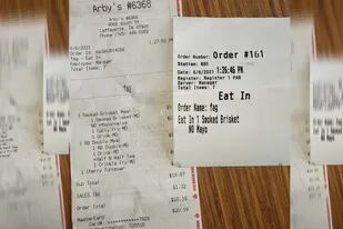 “Estábamos en shock”: compraron comida rápida y descubrieron un insulto en el ticket