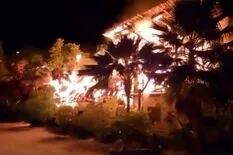 Se incendiaron dos hoteles en Cancún y la gente tuvo que ayudar a apagar el fuego